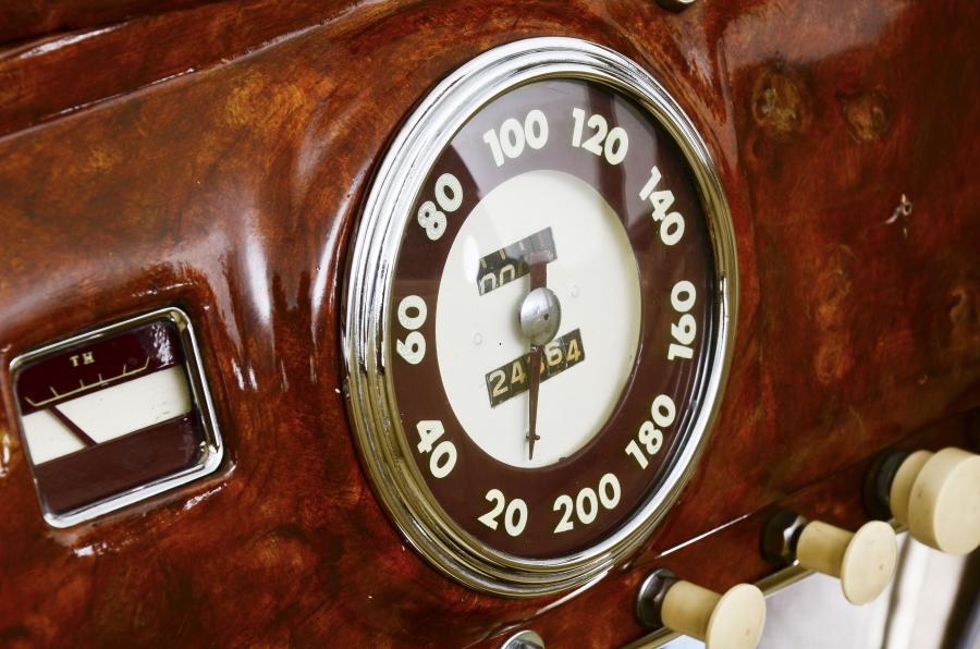 Панель приборов Delahaye 135 MS Speciale par Figoni & Falaschi 1939 года  (фото 12 из 25)